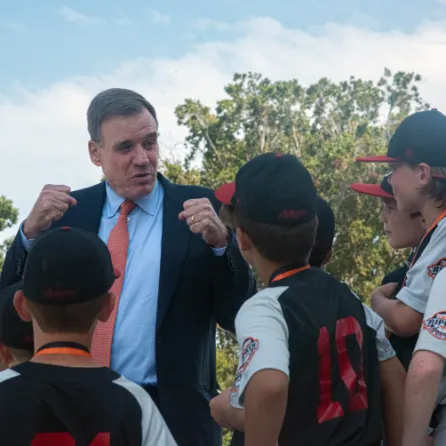 Senator Warner meeting kids