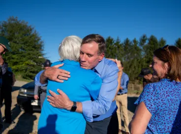 Stay Connected Senator Warner